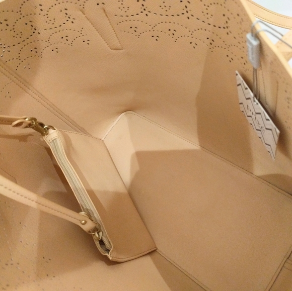 PRIVE by April tote - Picture 5 of 9